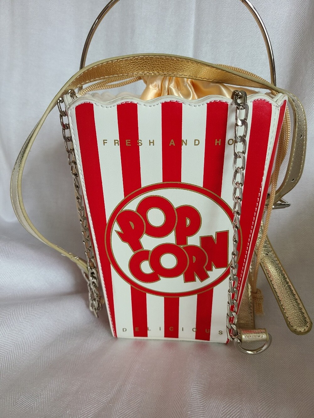Popcorn Red & White Novelty Crossbody Bag - Fresh and Hot - Picture 3 of 6